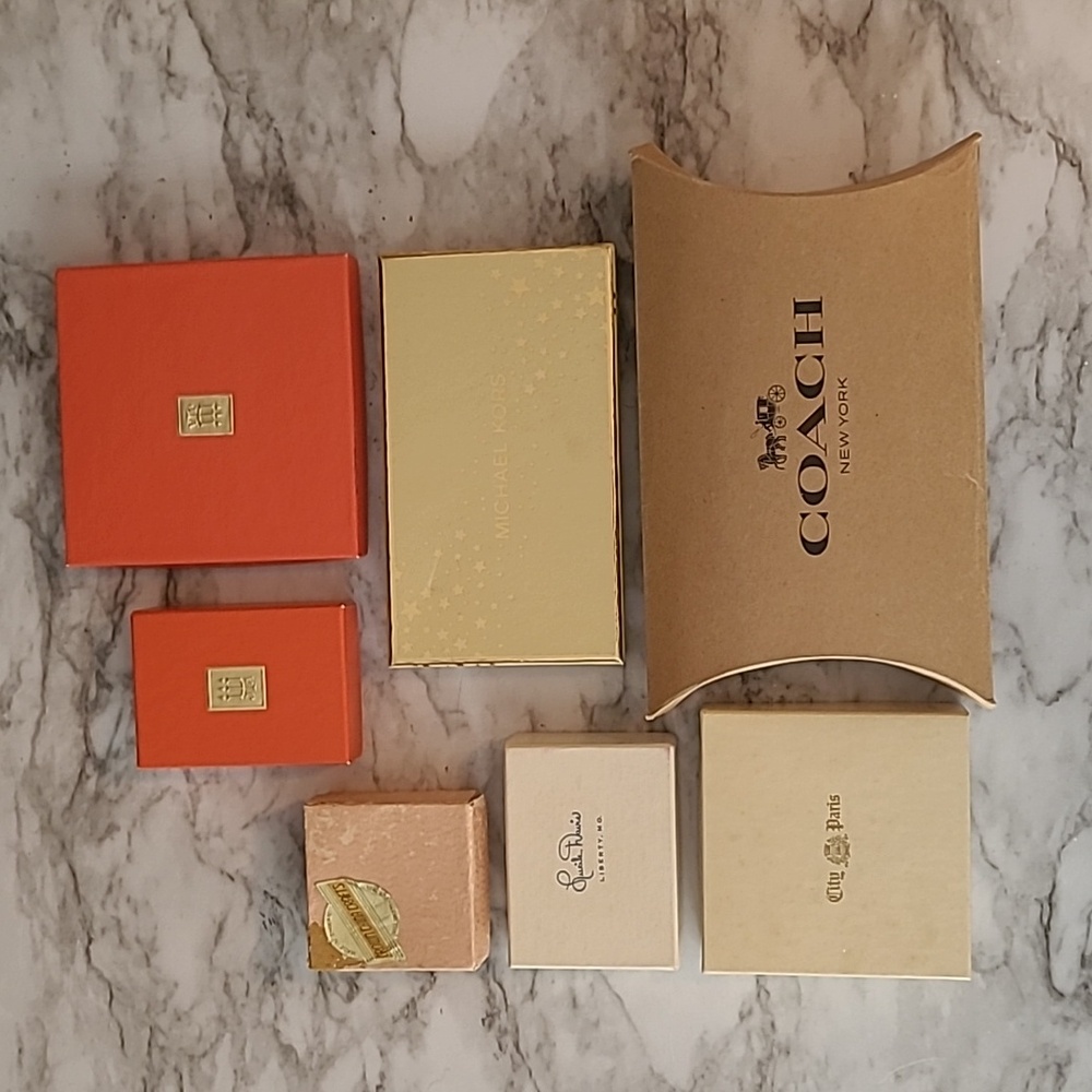 Vintage box assortment